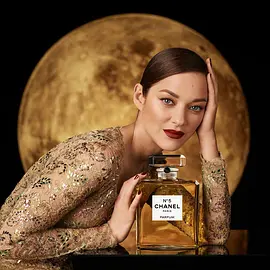 Chanel N°5: Dancing on the Moon